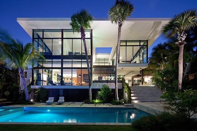 Ravishing Luxury Home in Coral Gables Overlooking the Biscayne Bay #architecture #luxury