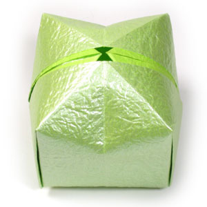 How to make an easy origami ball (http://www.origami-make.org/howto-origami-ball.php)