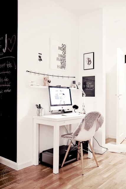 Perfect corner office space for a small apartment #home office #workspace #desk