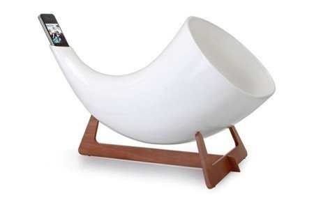 Beautiful ceramic iPhone amplifier that boosts sound in a cool and natural way! #technology #product #design #industrial