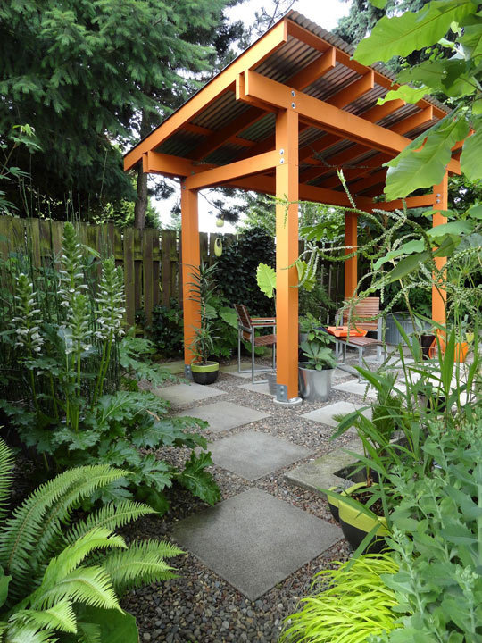 loreePost1.jpg #orange pergoda