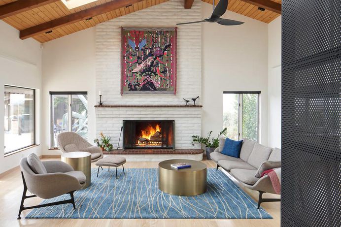Californian Farmhouse Renovated Using a Mixture of Fir, White Oak, and Walnut 4