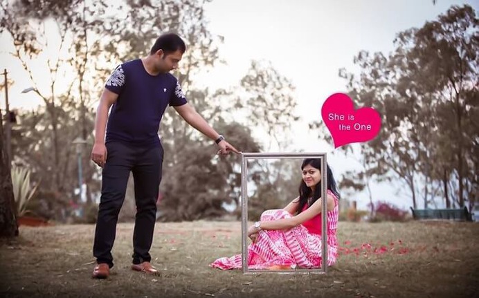 pre wed photoframe idea