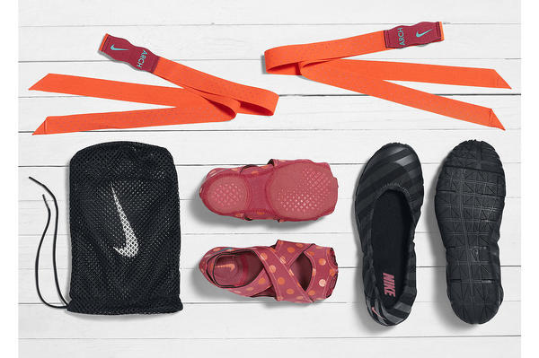 Nike Studio Wrap Pack #strip #woman #shoe #foot