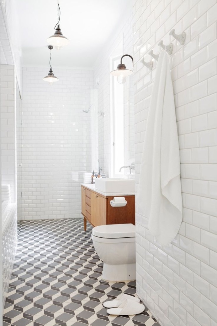 Bathroom with 3D geometric tiles. Space by Linda Bergroth. #bathroom #minimal