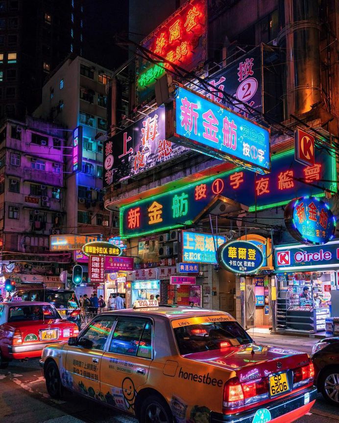 #urbanandstreet: Vibrant Cityscapes of Hong Kong by Mike Chan