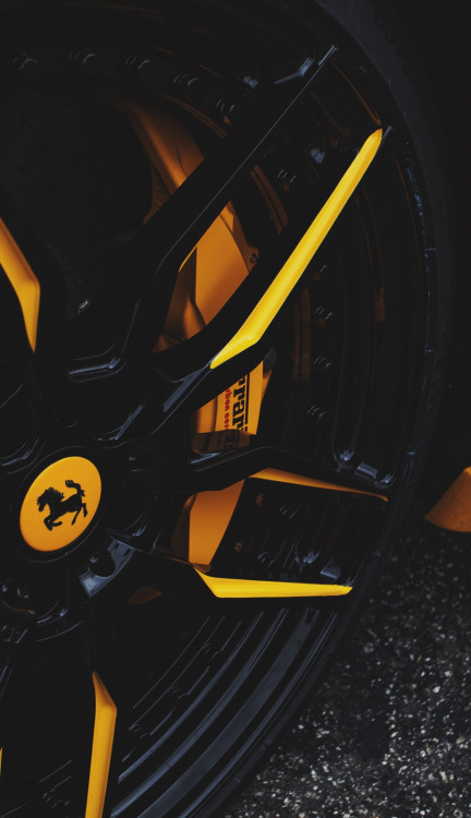Wheels Boutique – black and yellow