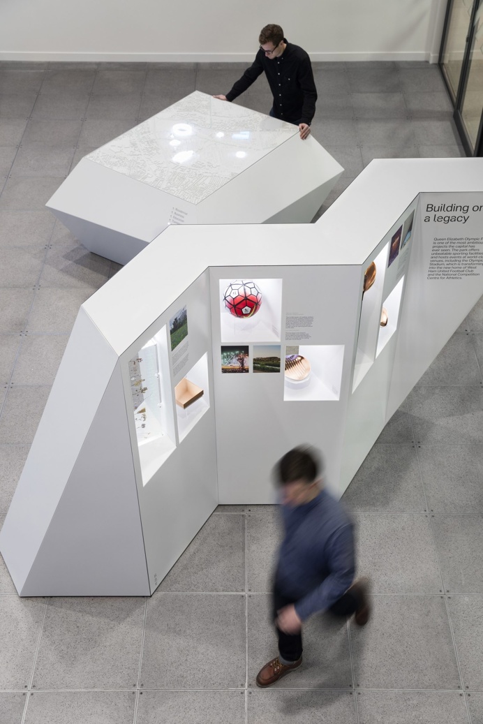 He Exhibtion 04