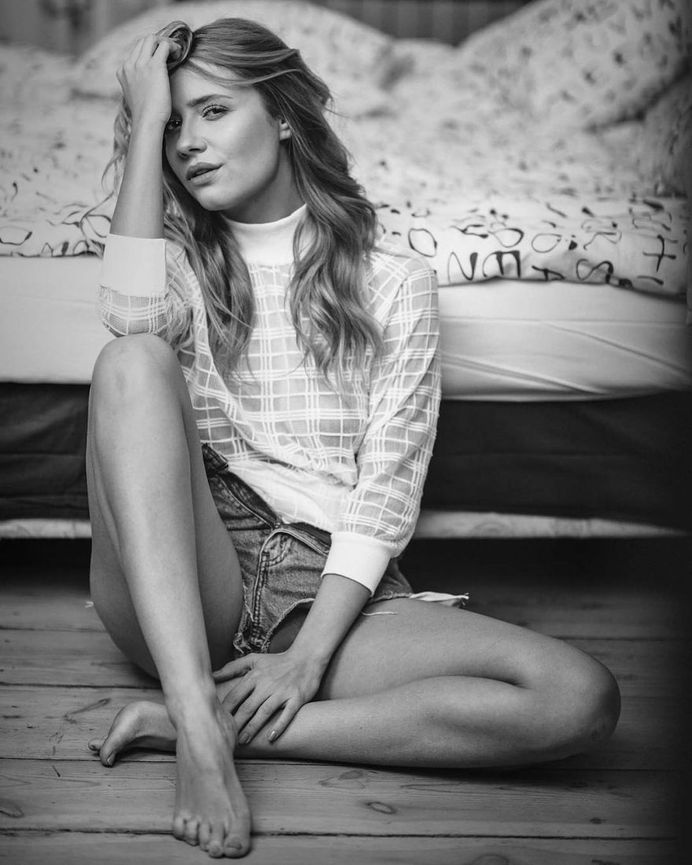Beautiful Female Portrait Photography by Daniel Bidiuk