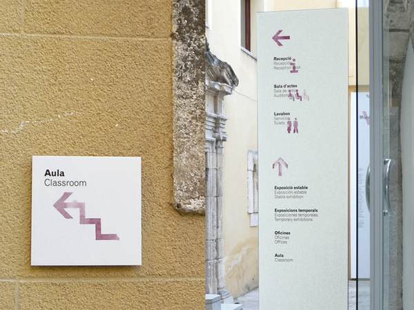 Vinseum Signage #feijo #diego #white #wine #estudio #minimal #signage #watercolour
