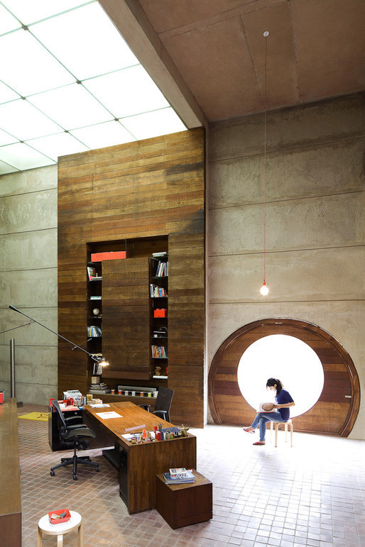 Archohm Studio in New Delhi, India by Archohm #interior #girl #office #bookcase #desk