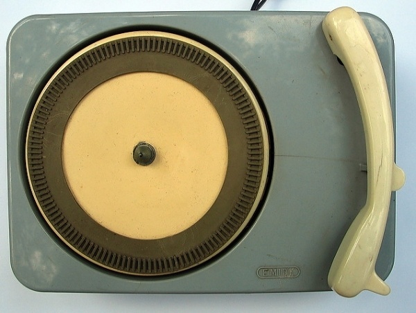 emide_singles_player_1.jpg (636×480) #record #vinyl #vintage