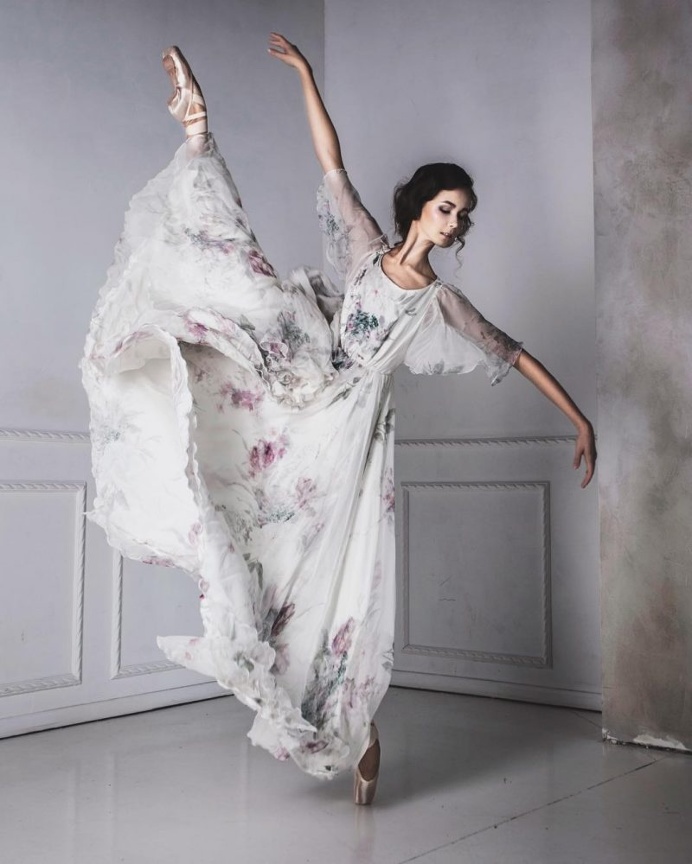 Ira Yakovleva Shows Haunting Beauty of Ballet Through Ballerina's Eyes