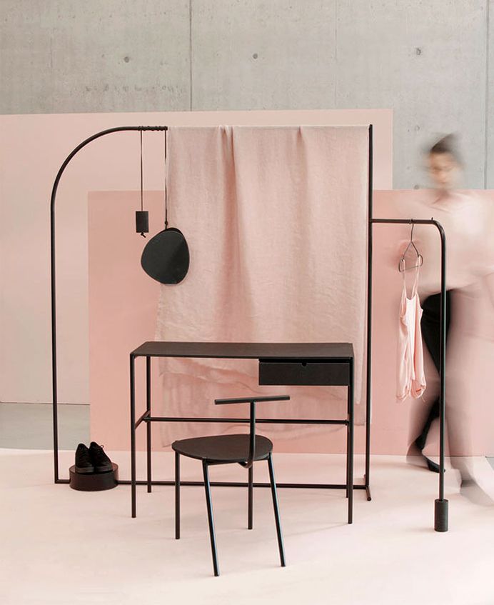 Minimalist Pieces of Black Furniture ILES - InteriorZine