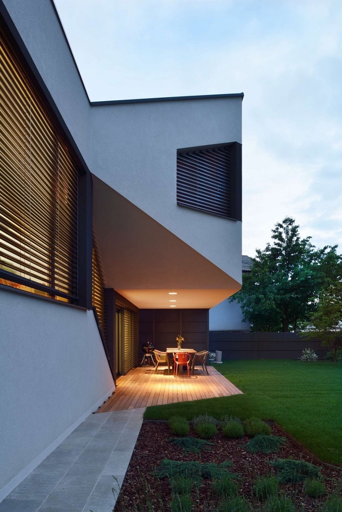 Mezzanine House by Elastik Architecture / Ljubljana