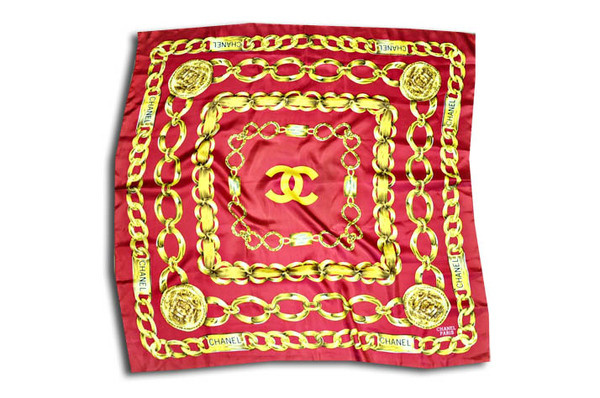 ChanelChainScarf #du #scarf #cambon #chain #chanel #gold #silk #rue