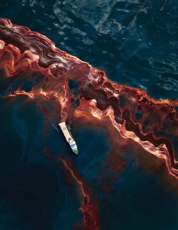 00271.png (1729×2232) #photography #spill #oil