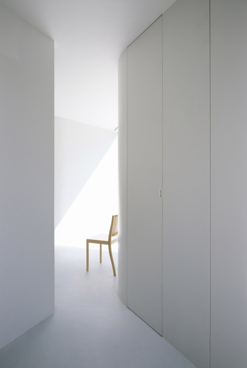House in Komae #white #architecture #houses #light #japan