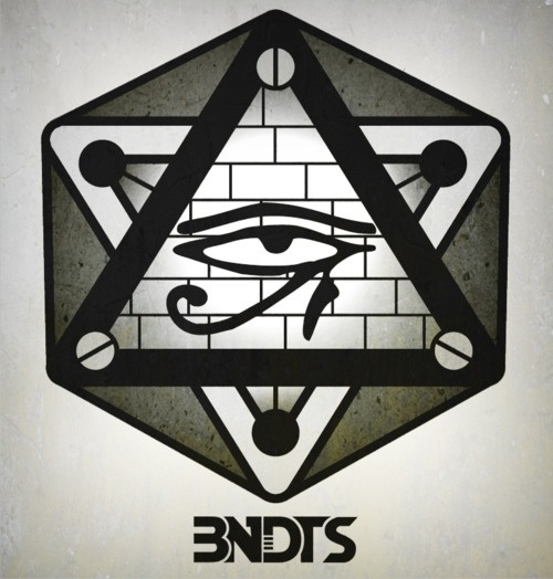 tumblr_lzb93sWrEm1qdr1n7o1_500.jpg (500×524) #clothing #branding #horus #of #eye #wear #street #type