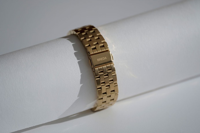 BREDA Watches KINSHIP collection - Mindsparkle Mag The BREDA Spring 2019 collection takes a modern approach to classic characteristics, an ode to the items that travel through generations while making way for new pieces to be cherished. #logo #packaging #identity #branding #design #color #photography #graphic #design #gallery #blog #project #mindsparkle #mag #beautiful #portfolio #designer