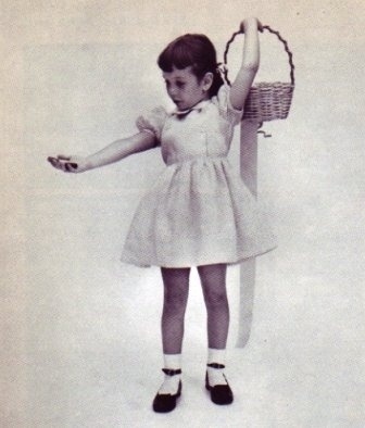 Google Image Result for http://4.bp.blogspot.com/_3_0bMidBZR4/S4gw_H5hJfI/AAAAAAAACg8/_VPO6nPd-JY/s400/little_girl_dress_crop.jpg #girl #bla
