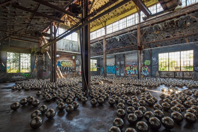 All images: Rockaway! 2018 featuring a site-specific installation of Narcissus Garden by Yayoi Kusama. Artwork ©YAYOI KUSAMA. Artwork courtesy Ota Fine Arts, Tokyo/Singapore/Shanghai; Victoria Miro, London/Venice; and David Zwirner, New York. Image courtesy MoMA PS1. Photo: Pablo Enriquez.