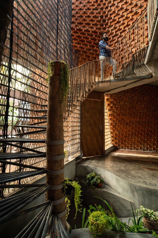 Pirouette House / Wallmakers