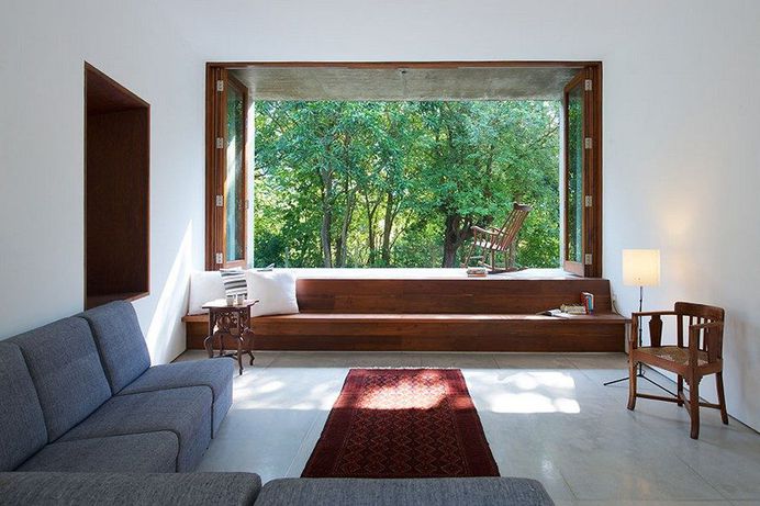 Alibaug Indian Retreat: A House with a Stream Running Through the Middle 10