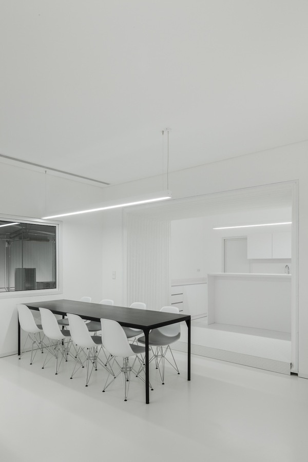 Controlar Headquarters in Alfena by ADOFF.ZURCATNAS #modern #design #minimalism #minimal #leibal #minimalist