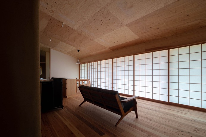 Akeno Raised Floor by Fuminori Nousaku Architects