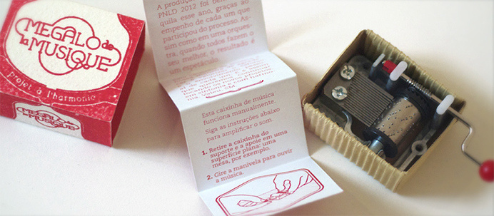 Caixa #print #brasil #music #paper #red #color #design #musique #la #handmade #made #sao #taylor #de #box #mechanical #megalodesign #megalo #brazil #paulo #gift #sound #play