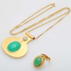 Set: a Striking pendant with a chain and a ladies ring