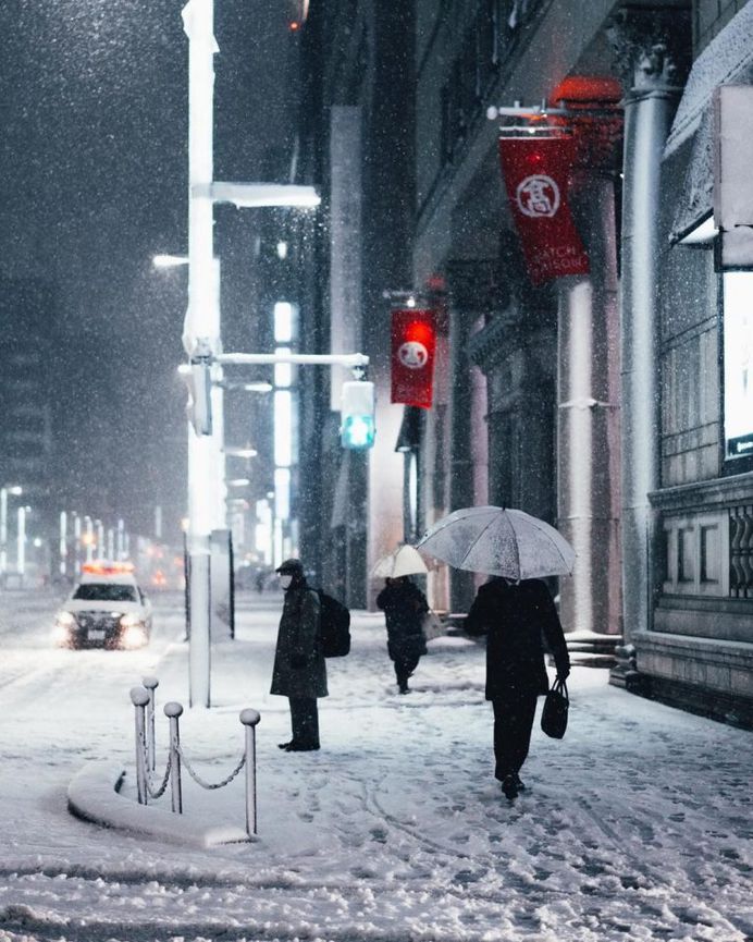 Yusuke Komatsu Capture Everyday Life on The Streets of Tokyo