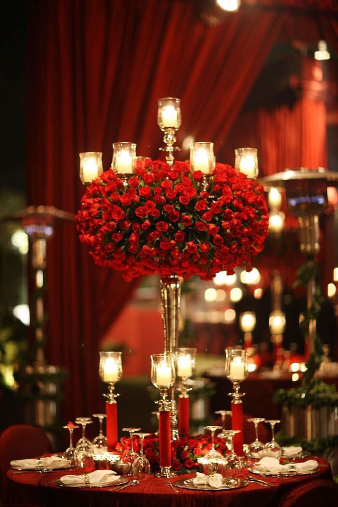 Valentine's Day Wedding Ideas: Theme Decor, Photobooth Props, Selfie Frames, And Balloon Decor!