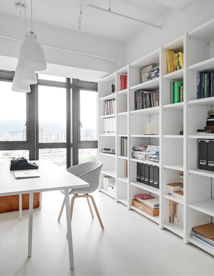 Workspace. Tsai Residence by Tai & Architectural Design. #workspace #taiandarchitecturaldesign #minimalist