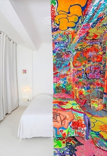 panic-1.jpg 600×868 pixels #a #graffiti #in #french #hotel #half #room #covered