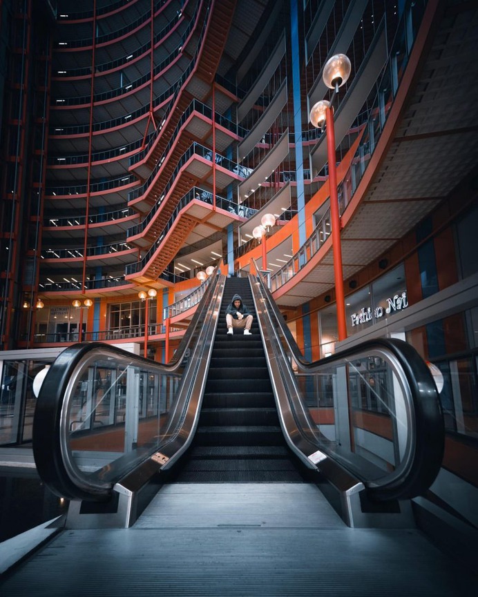 Moody and Cinematic Street Photography by Daniel Kraken
