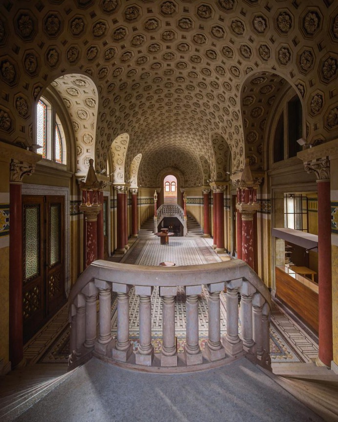 Abandoned Italy: Striking Urbex Photography by Jeroen Taal