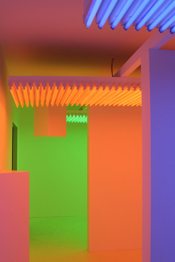 Interactive installation by Carlos Cruz Diez #art #installation