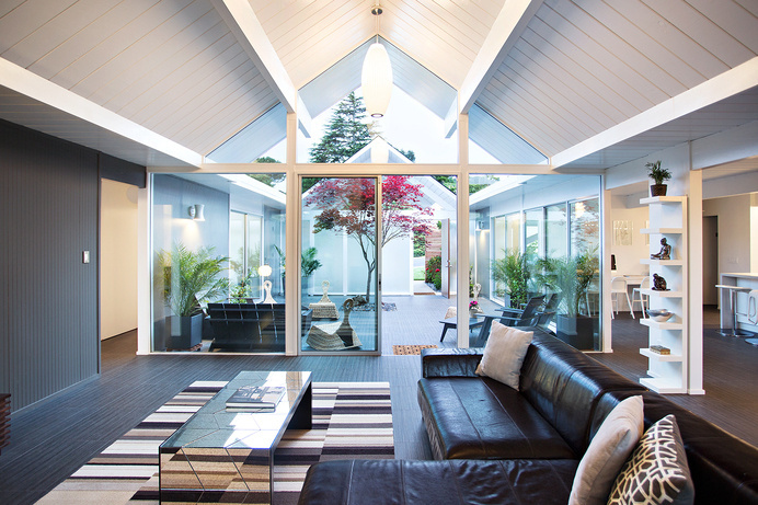 Eichler house modernized by Klopf Architecture - www.homeworlddesign. com (24) #design #architecture #california #interiors