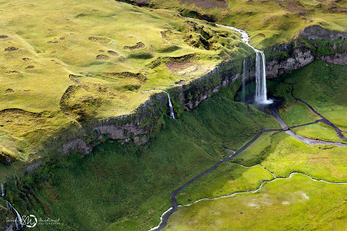 Aerial Iceland photography nature landscape air beautiful hike hiking adventure trip mountains water river waterfall green gras lake
