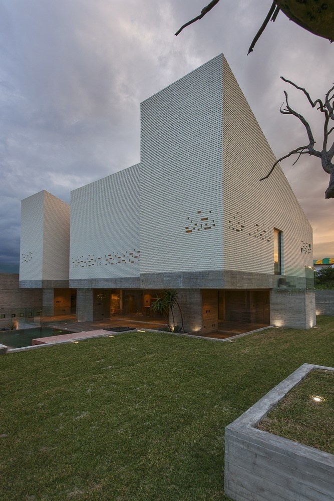 Datri & Dasa House / [mavarq]