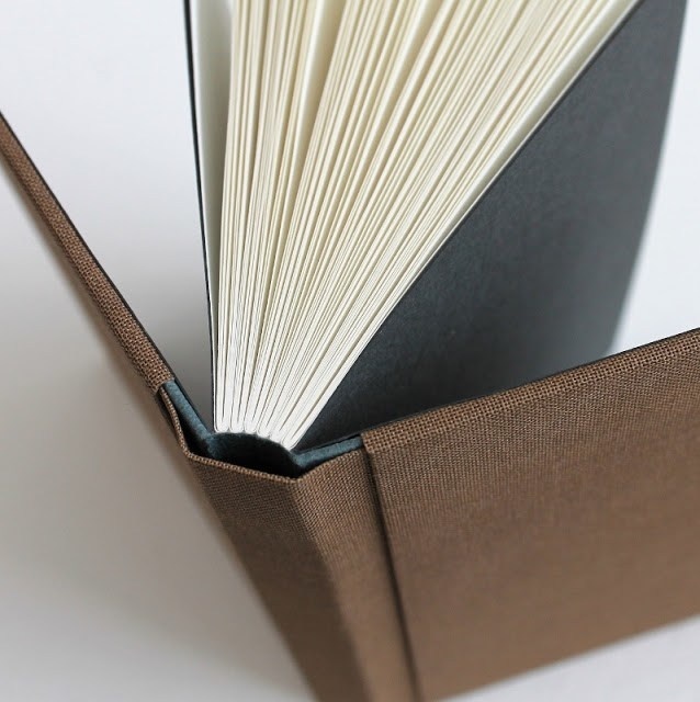 sewn boards binding by Kaija Rantakari / paperiaarre.com