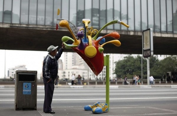 Creative phone booth in Sao Paulo in many colors #phone #public #booth #art #street #exterior #telephone