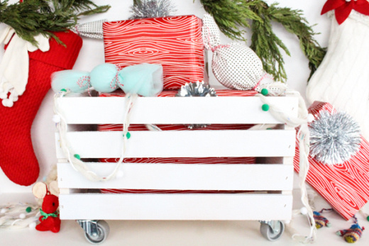 A WHEELED CRATE GIFT CARRIER #christmas #diy #holiday