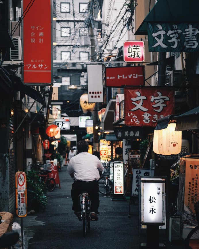 Cinematic Street Photography in Japan by Mizuki Tanaka