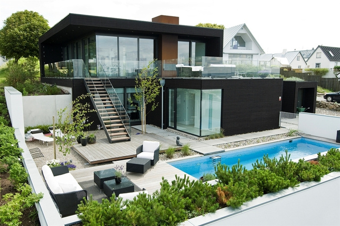 Enchanting Villa in Sweden Displaying an Interesting Blend of Simple and Rigorous Volumes #architecture #villa #modern