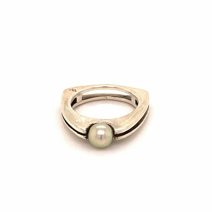 Silver Pearl Ring