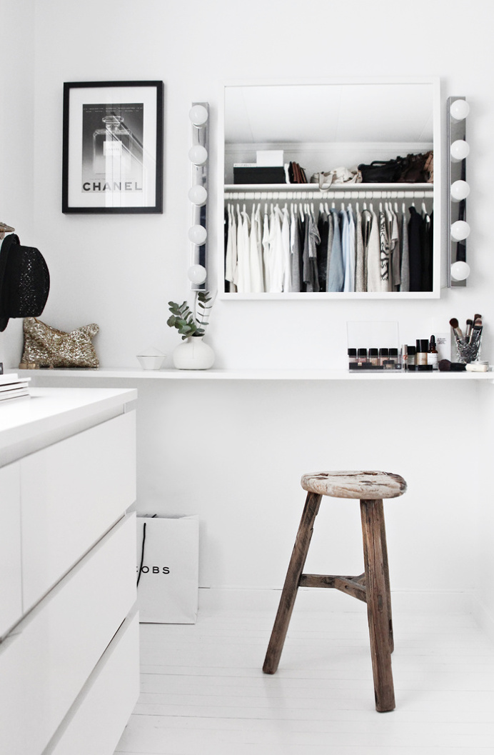 Walk-in-closet. Photo by Nina Holst. #closet #interiordesign #minimal