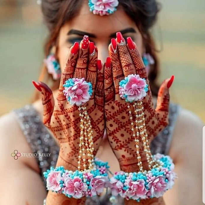 Trending hathphool designs